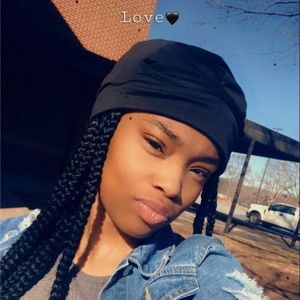 Meet your Posher, Khia